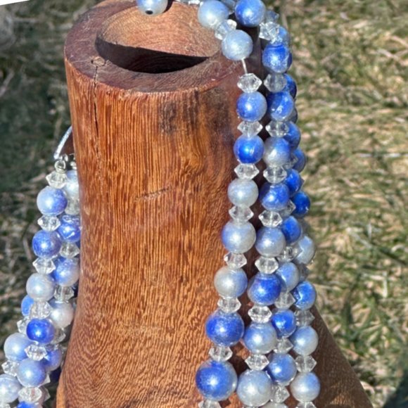 Mid-Century Vintage Four Strand Blue and White 17" Necklace Stamped Japan - Picture 4 of 7